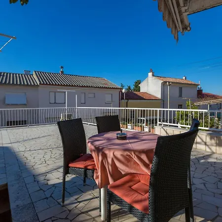 Schoenes Mit Terrasse By Interhome Διαμέρισμα