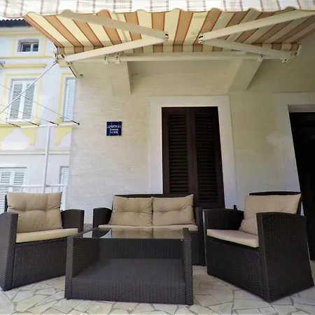 Διαμέρισμα Schoenes Mit Terrasse By Interhome *
