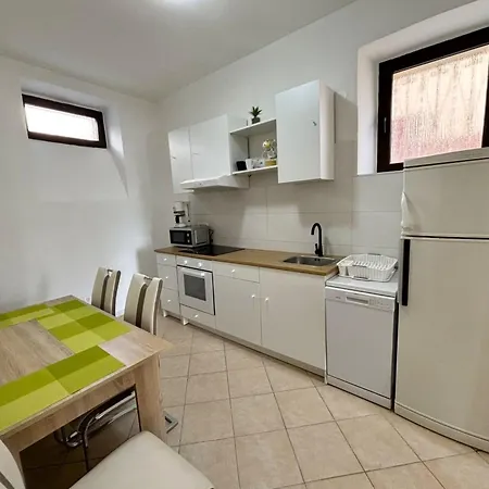 Schoenes Mit Terrasse By Interhome * ツリクヴェニツァ