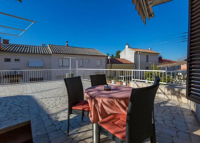 Schoenes Mit Terrasse By Interhome Διαμέρισμα
