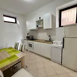 Schoenes Mit Terrasse By Interhome * 크리크베니카