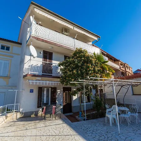 Schoenes Mit Terrasse By Interhome *