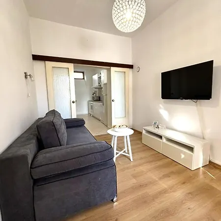 Schoenes Mit Terrasse By Interhome דירה