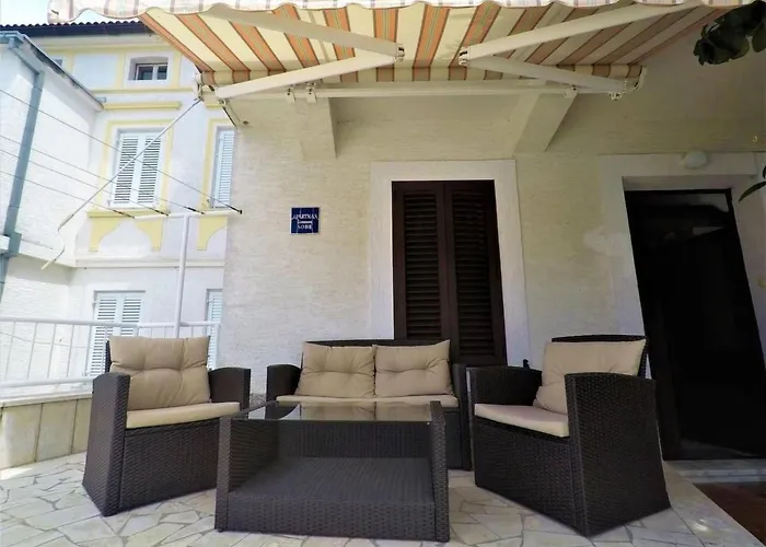 شقة Schoenes Mit Terrasse By Interhome *