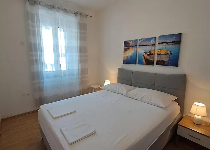 Schoenes Mit Terrasse By Interhome Crikvenica